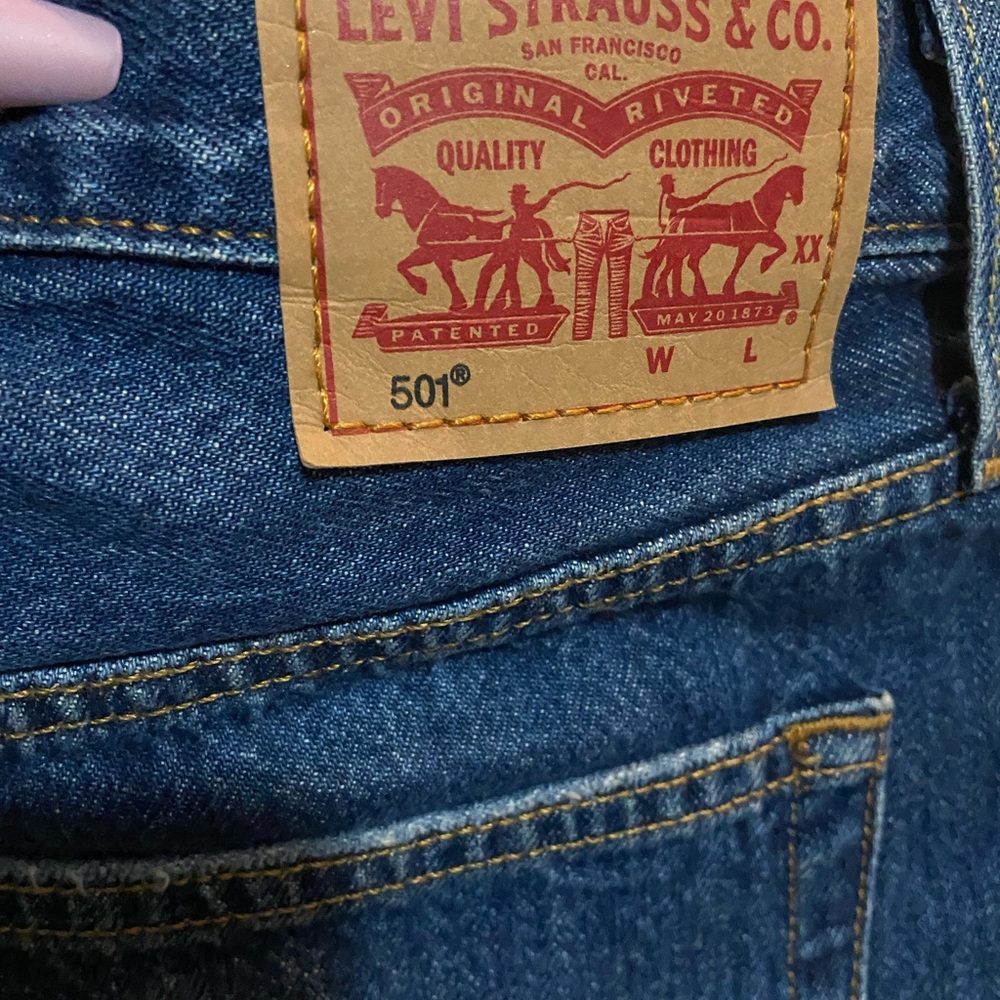 501 Denim Levi cut off shorts - Picture 3 of 4